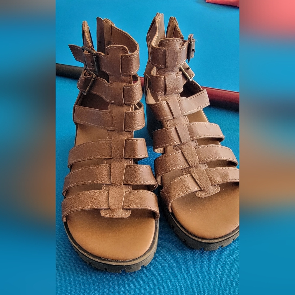 Stylish Tan Gladiator Sandals for Kids